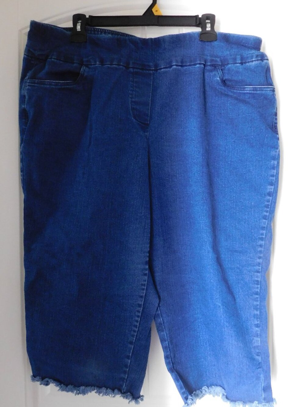 Size 20W Alfred Dunner Fringe Jean Capris (Dark Wash)